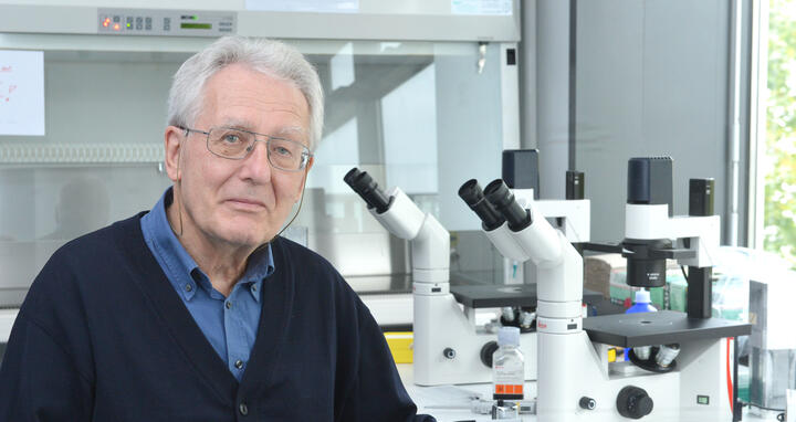Klaus Rajewsky in the lab