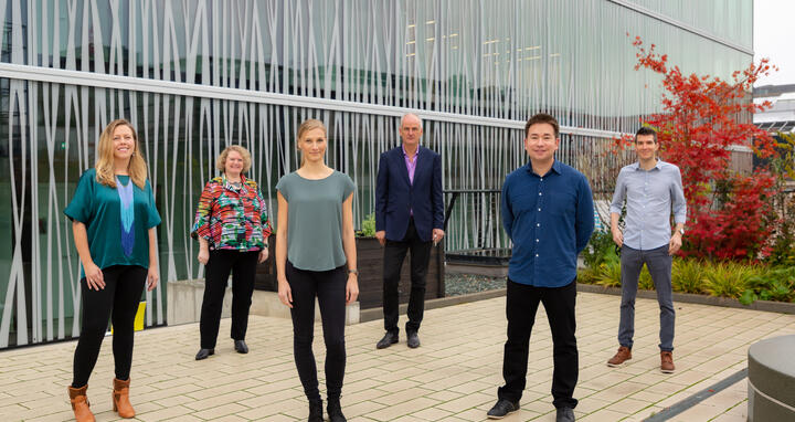 The picture shows the four young junior research group leaders with the chairs of the Single Cell Program: Ashley Sanders, Angelika Eggert, Stefanie Grosswendt, Nikolaus Rajewsky,Leif Ludwig and Simon Haas (from left to right).