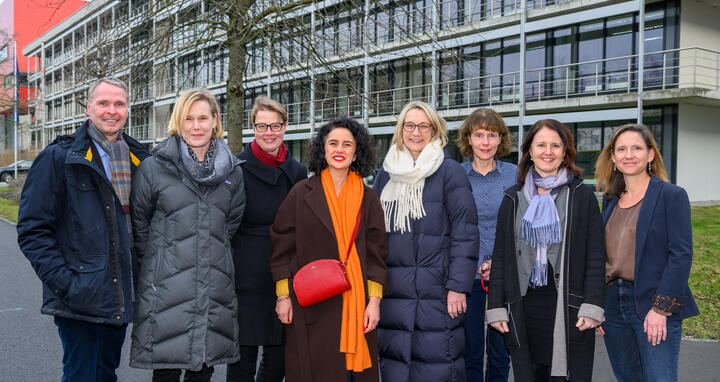 Volker Haucke, Christina Quensel, Nicole Münnich, Armaghan Naghipour, Maike Sander, Uta Elisabeth Höpken, Heike Graßmann und Verena Schöwel-Wolf   