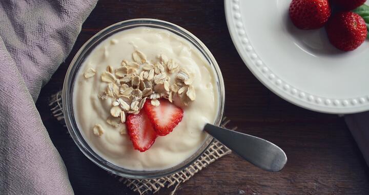 Joghurt mit Müsli