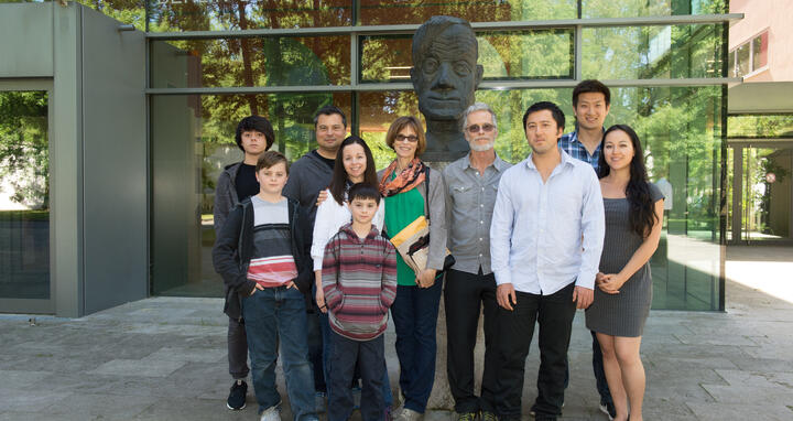 The visitors in front of the bust of Max Delbrück at MDC