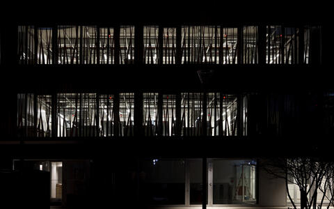 Forschungsgebäude in Berlin Mitte bei Nacht