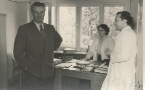 Abb. 6 Bielka mit Arnold Graffi und dessen Sekretärin Frau Eickhoff.