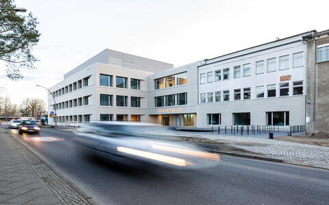 Blick auf das Käthe-Beutler-Haus mit dem Übergang zum Altbau (ECRC)