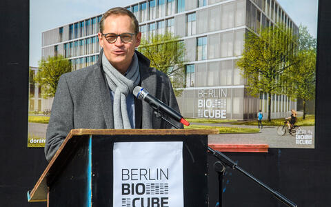 Berlin&rsquo;s Governing Mayor Michael M&uuml;ller speaks at the cornerstone-laying ceremony for the new BerlinBioCube incubator.