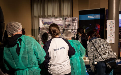 MDC auf der Berlin Science Week 2021 MDC Stand mit Menschen