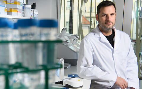 Dario Lupianez in the lab