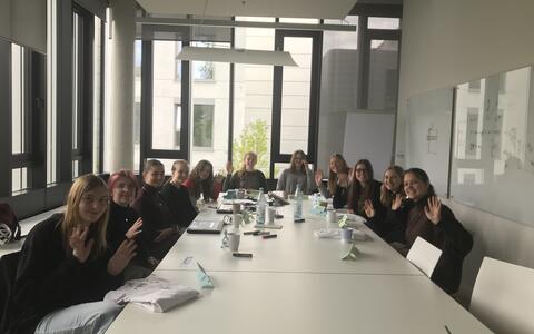 Gruppenbild der Girls´Day Teilnehmerinnen am BIMSB