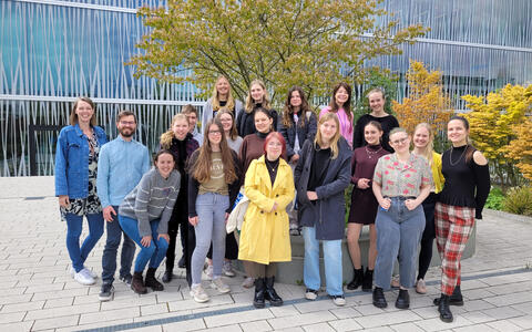 Group picture of the Girls'Day participants at MDC-Mitte (BIMSB)