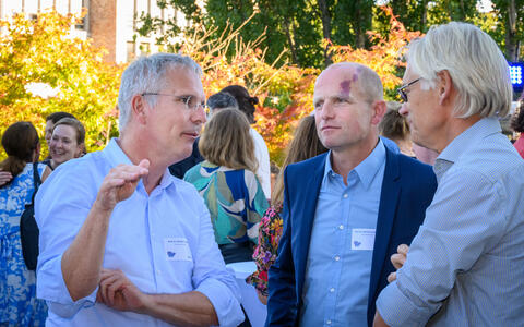 Norbert Hübner, Markus Landthaler and Peter Hegemann talking