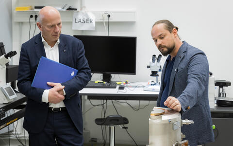 The governing mayor Kai Wegner in conversation with Christoph Diebolder