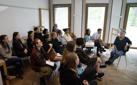 Gender equality officer Dr. Christiane Nolte helding a workshop.