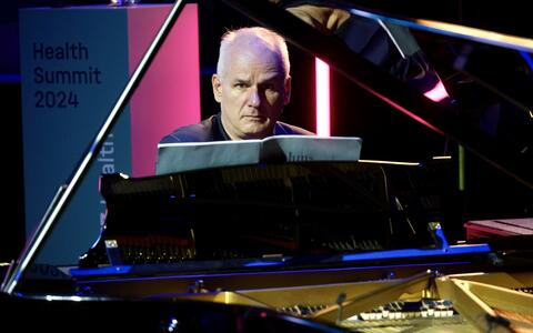 Nikolaus Rajewsky at the piano.