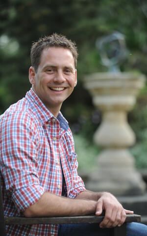 Dr. Roland F. Schwarz