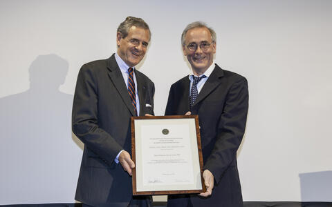 Gary Lewin receives Ernst Jung Prize for Medicine