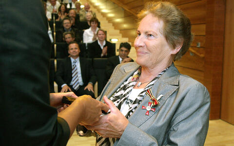 Gudrun Erzgräber erhält das Bundesverdienstkreuz