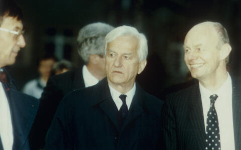 Bundesforschungsminister Heinz Riesenhuber, Bundespräsident Richard von Weizsäcker und Gründungsdirektor Prof. Dr. Detlev Ganten bei der Eröffungsfeier des MDC 1992.