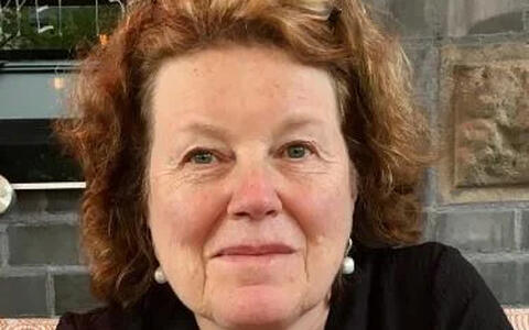 Portrait of Leslie Leinwand
