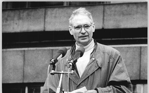  Jens Reich was one of the speakers at the demonstration in Berlin’s Alexanderplatz on November 4, 1989.