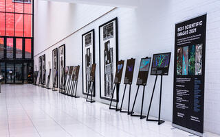 Helmholtz Best Scientific Images Contest Ausstellung im MDC Foyer
