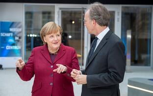 Angela Merkel and Martin Lohse in conversation