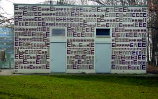 Das E als Element der Architektur, 2000, Bleche aus Transformatoren