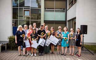 Group picture of the Silent Heroes and the participants