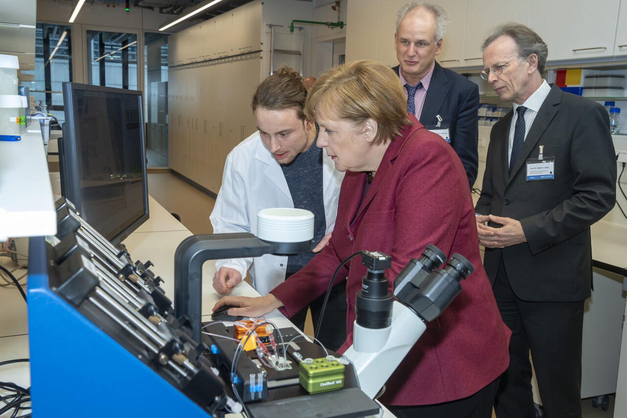 Angela Merkel: "Be proud of your beautiful gem" | MDC Berlin