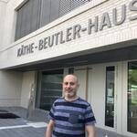 Eyad Al Emam in front of the K&auml;the-Beutler-Haus